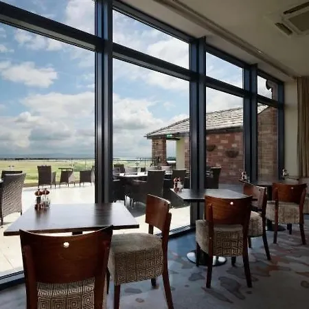 Fell View Apartment *