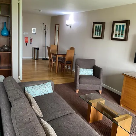 Fell View Apartment *